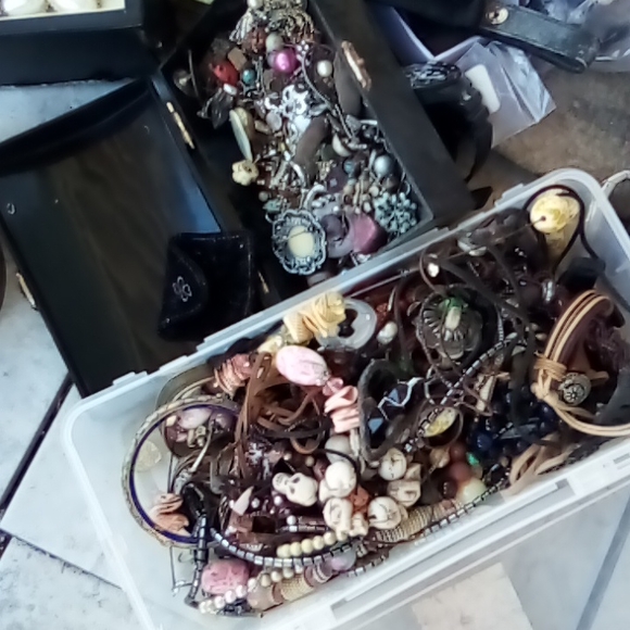 JewelryWatchesKnives - Picture 1 of 4